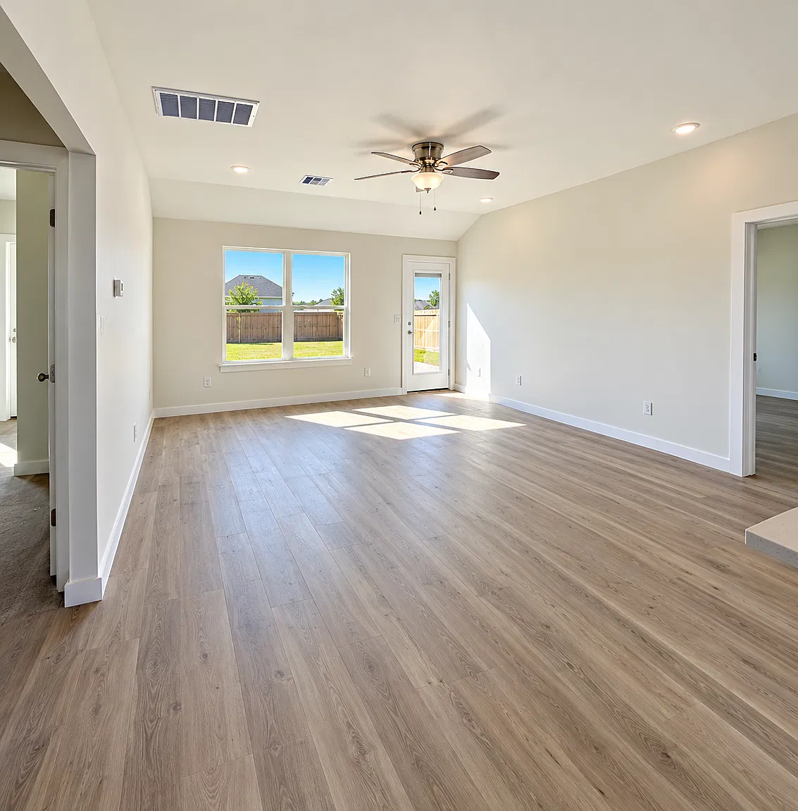3 bed, 1200 sqft, $1,740 — Photo 3