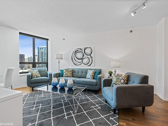 3rd image of 400 N La Salle Dr APT 1409