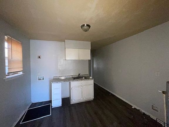 3rd image of 2365 Dexter Ave