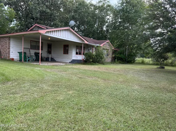 907 Grand Ave, Leakesville, MS 39451