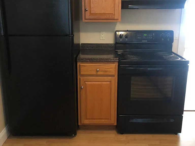 962 Plainfield St — Photo 3