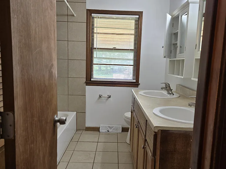 13326 Donnelly Ave — Photo 11