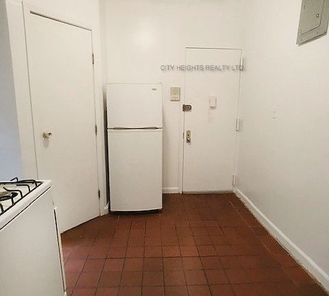 4th image of 207 E 5th St APT 6A