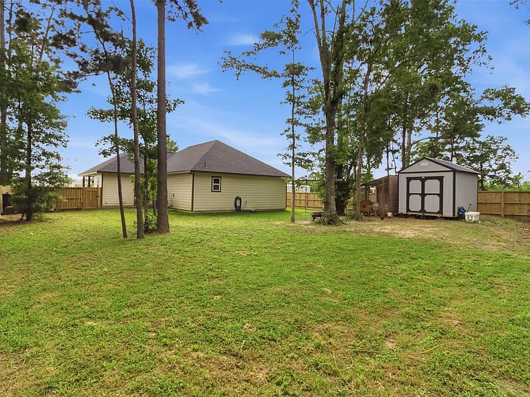 16529 Kingsbury Dr — Photo 20