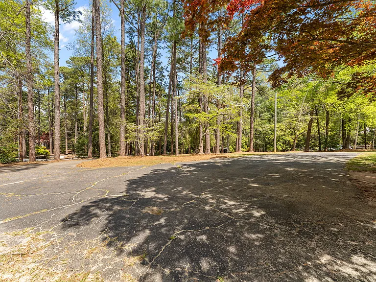 225 Arbutus Rd — Photo 48