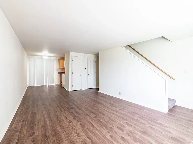 Shadeland Terrace with Finished Basements — Photo 18
