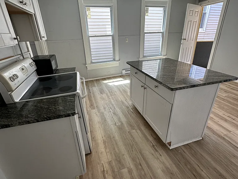 25 Green St #3C — Photo 5