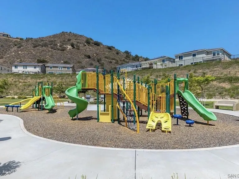 4633 Quiet Hills Ln — Photo 24