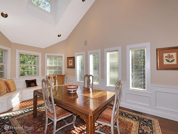 5th image of 37 Magnolia Ln