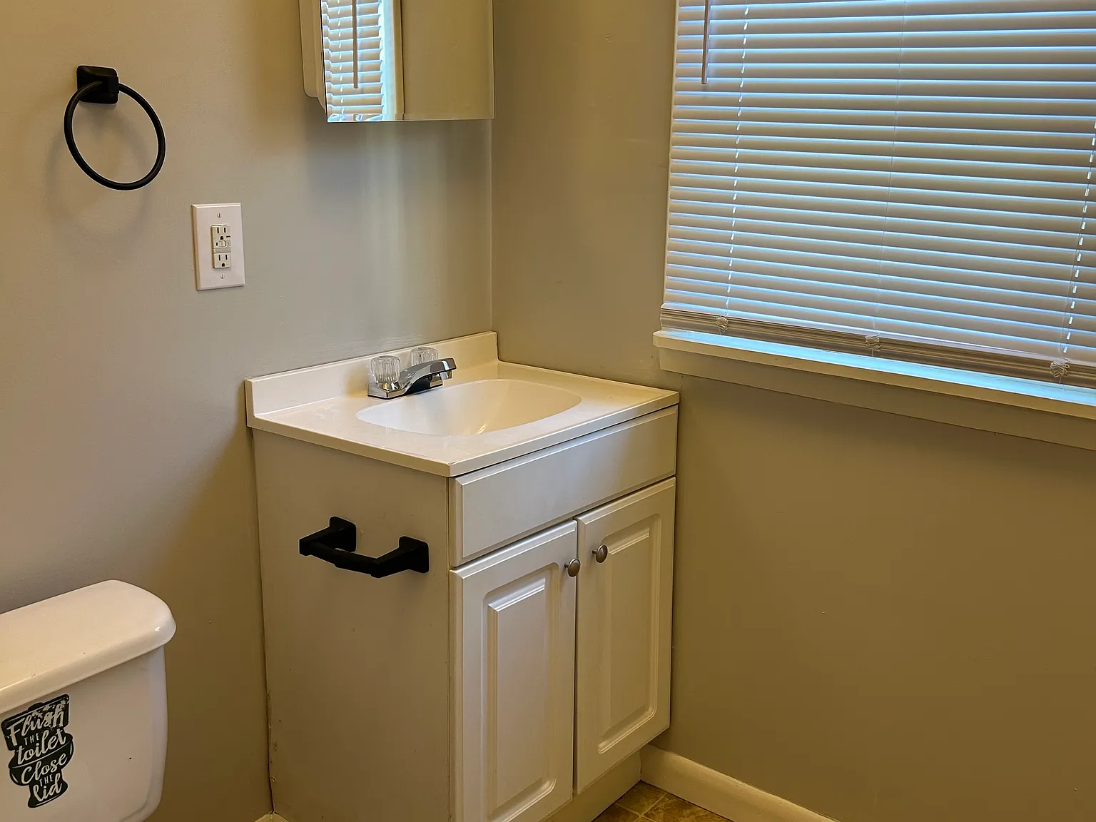 3 bed, 1016 sqft, $975 — Photo 2