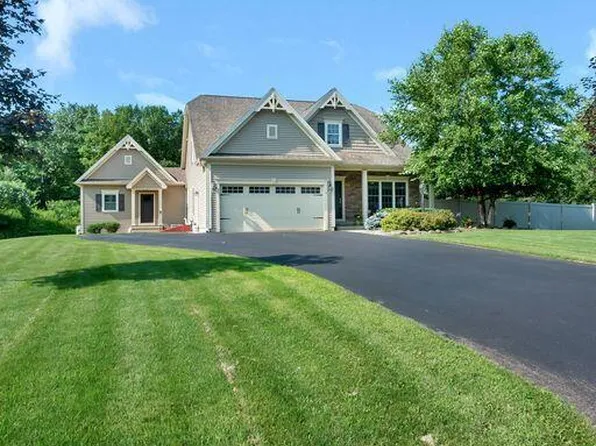 5 Prospect Point Lane, Clifton Park, NY 12065