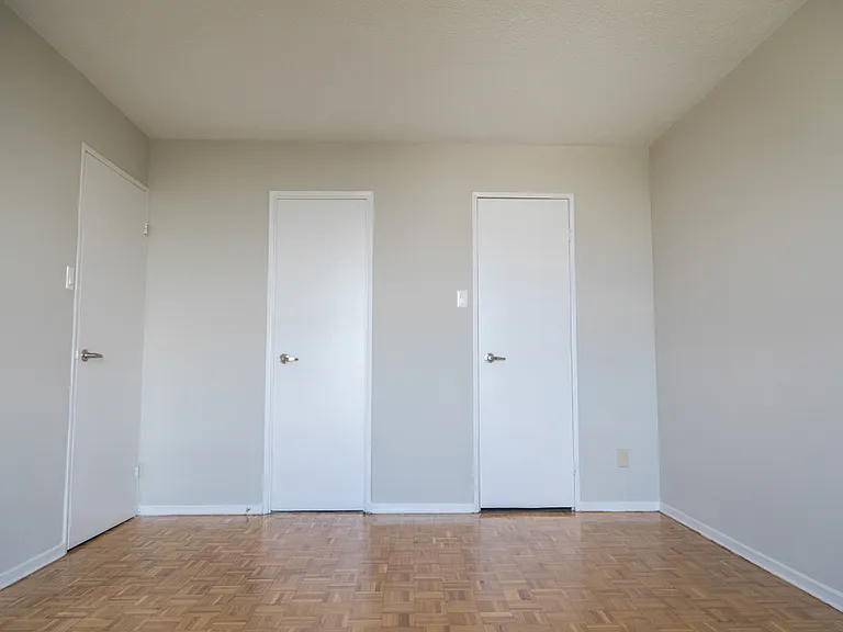30 Antrim Cres — Photo 11