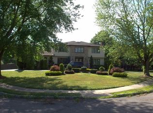 2 Mostel Ct, Marlboro, NJ 07746