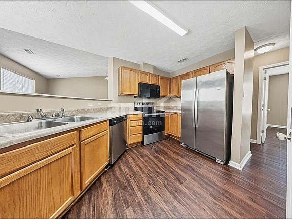 3rd image of 6100 Glenmay Dr
