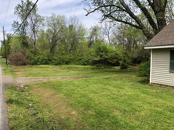 2nd image of 206 Twin Oak Dr