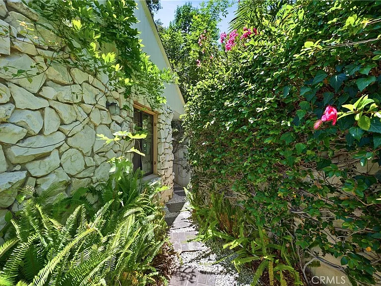 18000 Karen Dr — Photo 68
