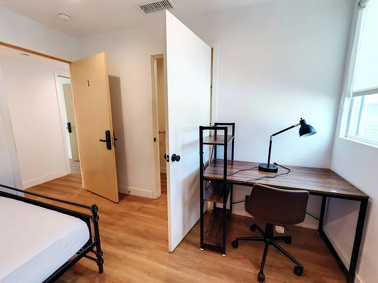 1651 W 37th Pl — Photo 35