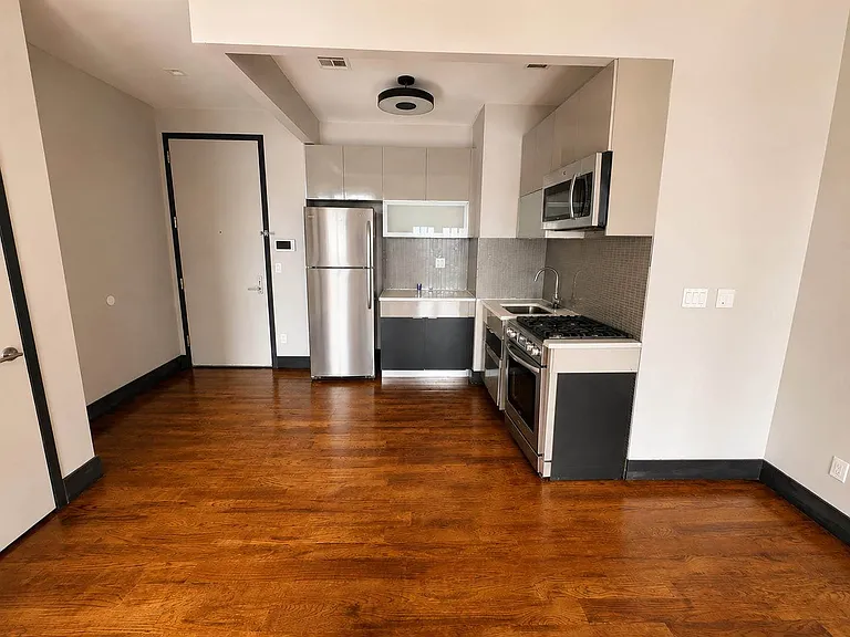 867 Dekalb Ave #3D — Photo 1