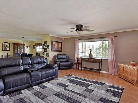3rd image of 127 Magua Dr