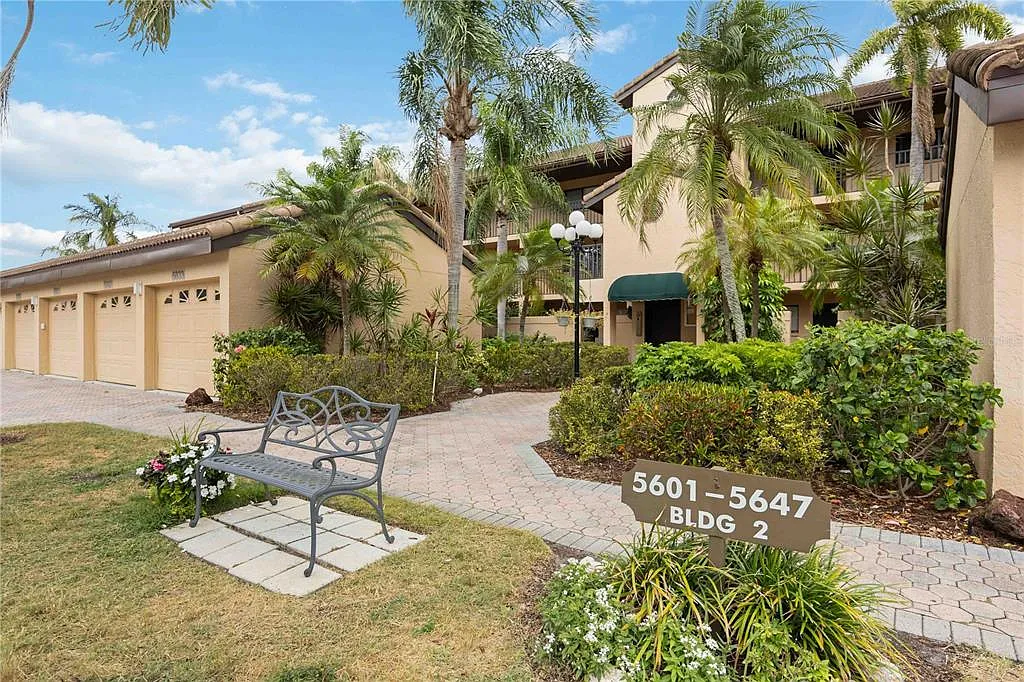 2 bed, 2.0 bath, 1232 sqft, $3,800 — Photo 4