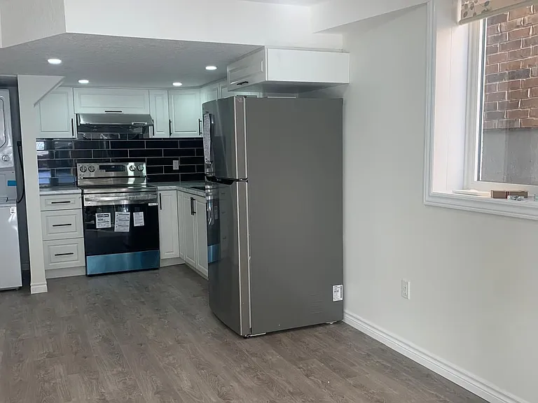142 Rivertrail Ave — Photo 1