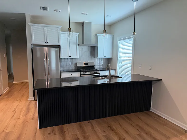 307 NE 2nd St #2 — Photo 2