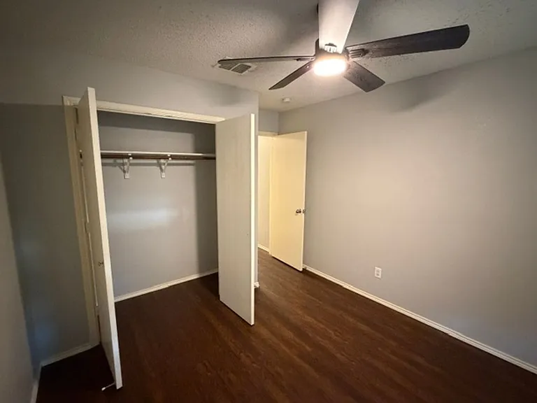 1004 Mazourka Dr — Photo 2