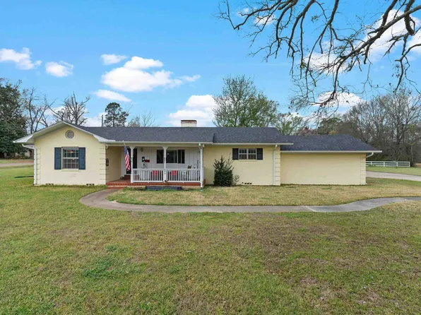 1901 Longview Dr, Henderson, TX 75652