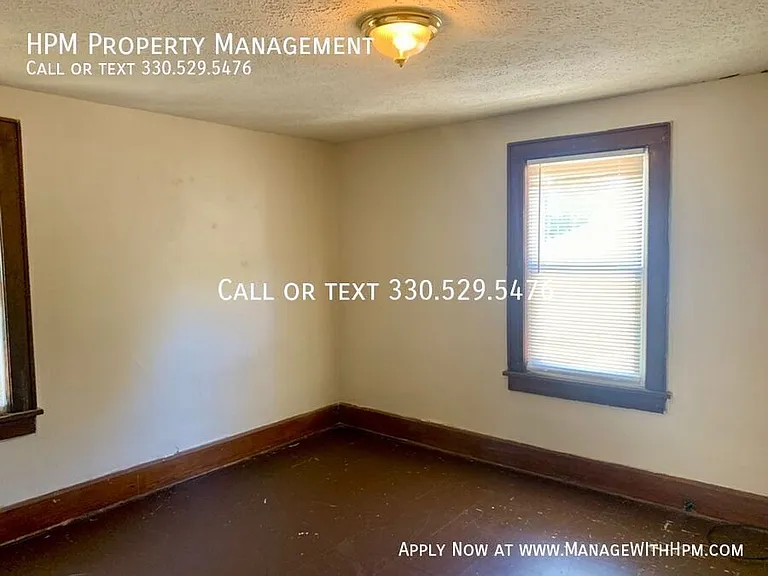 1525 Miami Ct NE — Photo 9