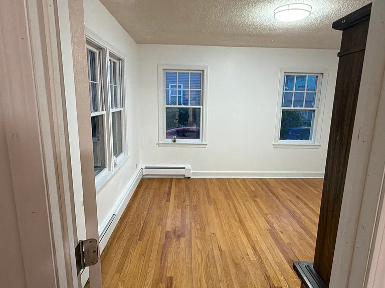 625 Clark St — Photo 2