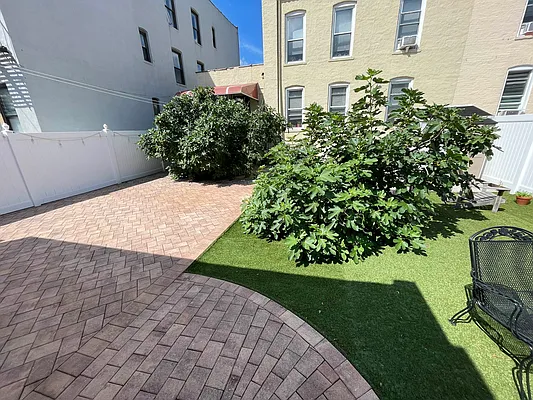 Rented by Living Dream Realty | media 22