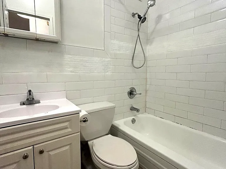 11 Maiden Ln #4A — Photo 3