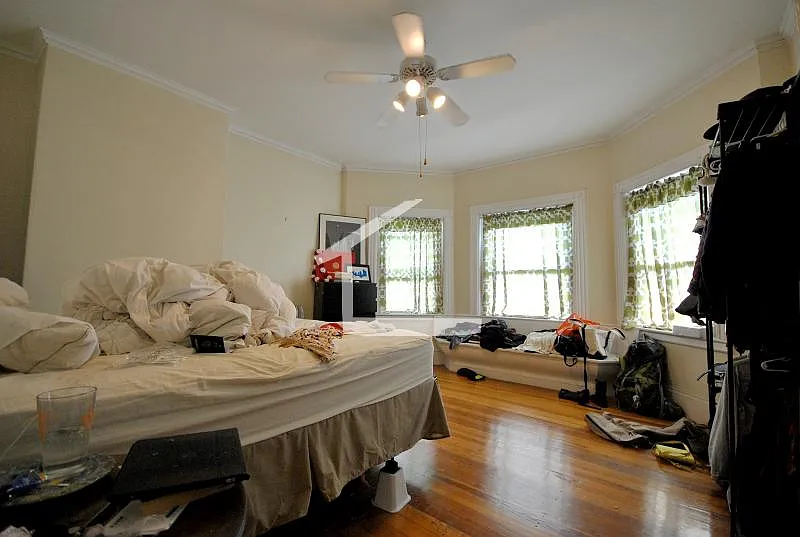 3 bed, 1250 sqft, $4,300 — Photo 2