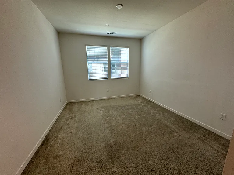3rd floor: second bedroom with full bathroom attached
