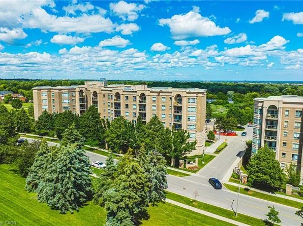 2075 Amherst Heights Dr #103, Burlington, ON L7P 5B8