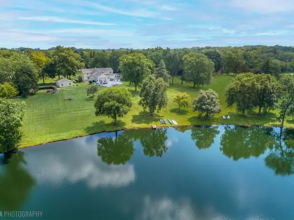 62 Dundee Ln, Barrington Hills, IL 60010