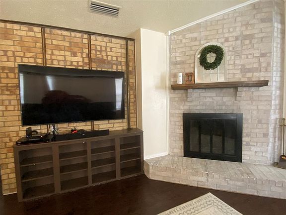 3rd image of 2706 Oakmont Dr