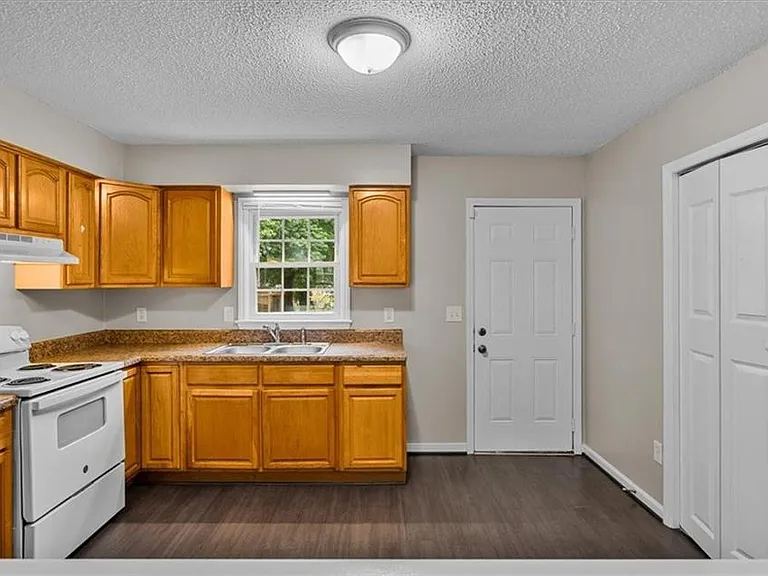 1307 Pearson St — Photo 25