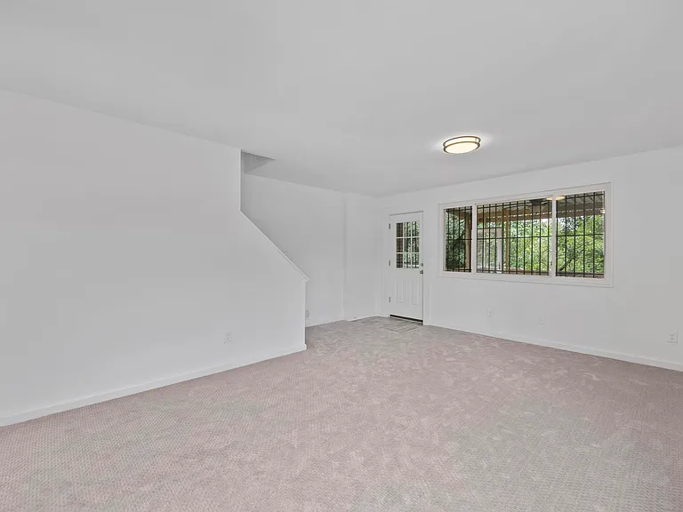 716 Audrey Ln — Photo 17