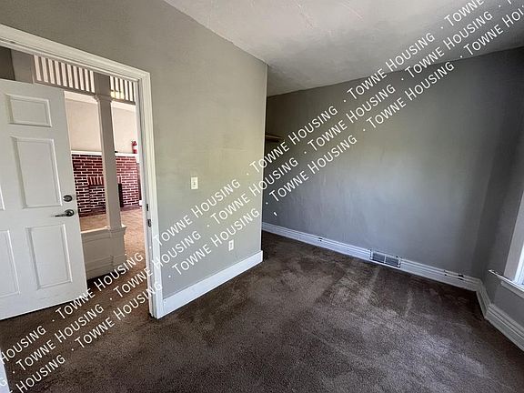 2nd image of 411 Dearborn St Unit 2
