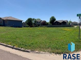 1521 E Birch St, Brandon, SD 57005