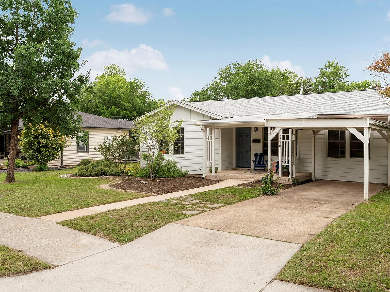4 bed, 2.0 bath, 1380 sqft, $3,900 — Photo 1