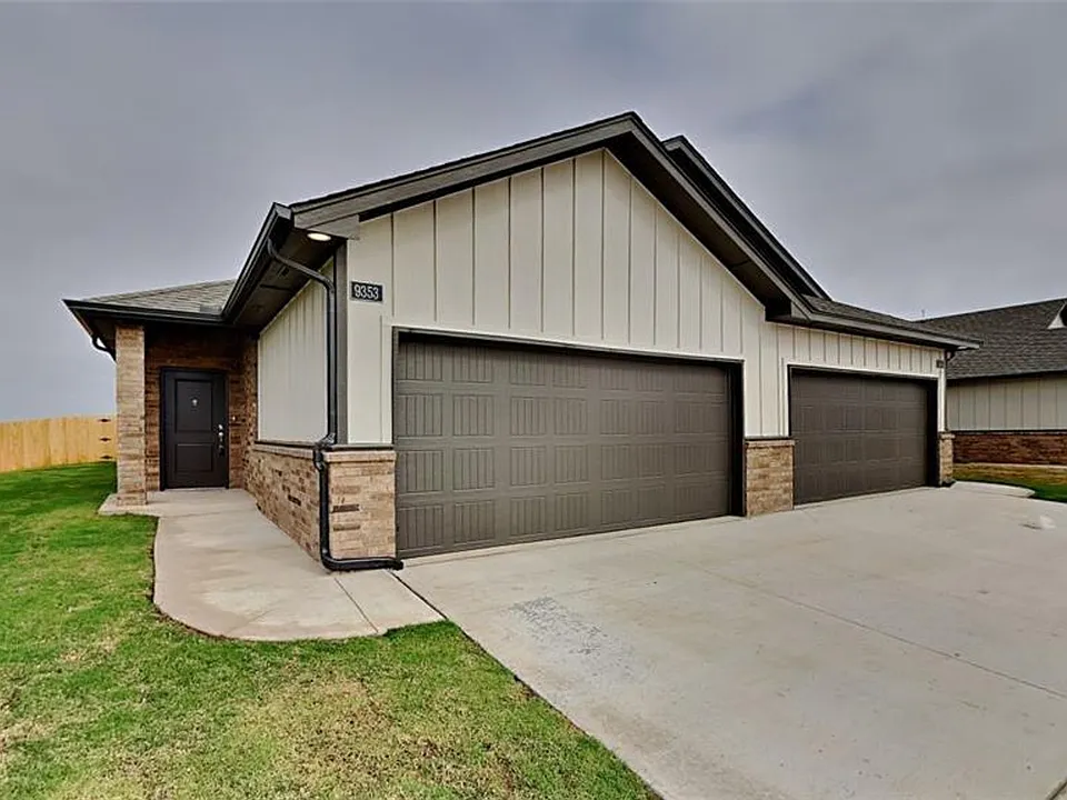 12601 Florence Ln