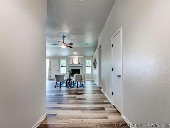 4th image of 405 Crestland Dr E