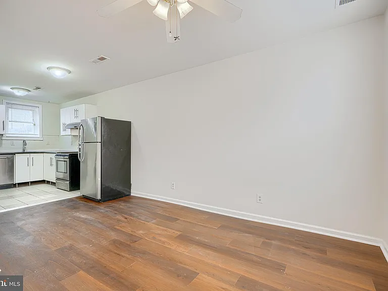 1138 W Lombard St — Photo 3