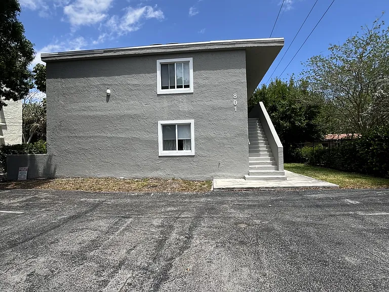 801 NE 28th St #101 — Photo 20