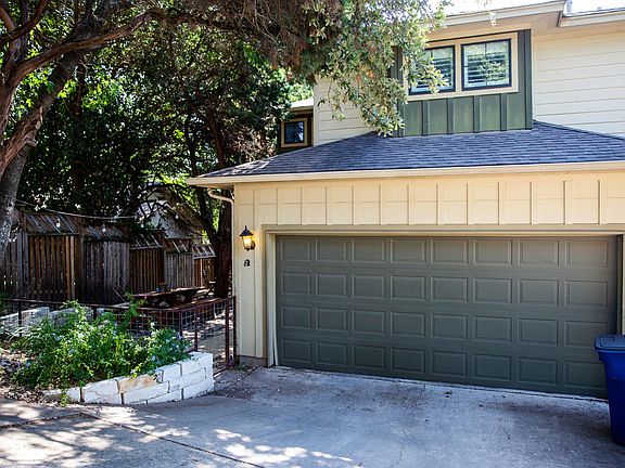 2 car garage with additional parking spot in driveway. Gated yard for doggies