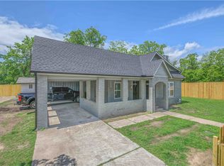 902 Post Oak St, Hearne, TX 77859