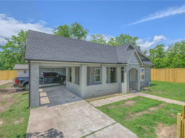 902 Post Oak St, Hearne, TX 77859