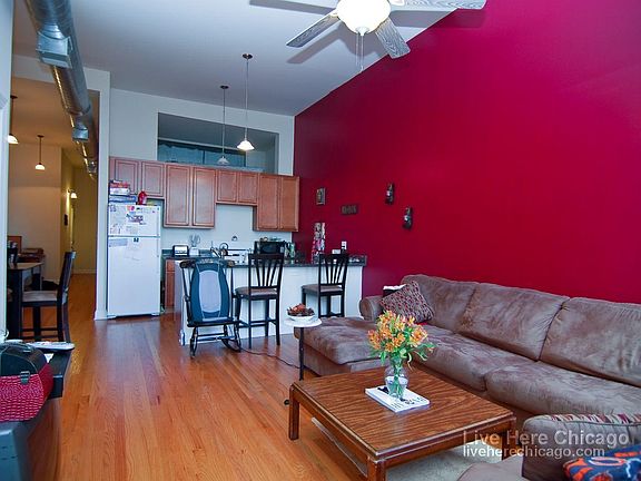 3rd image of 1550 N Milwaukee Ave